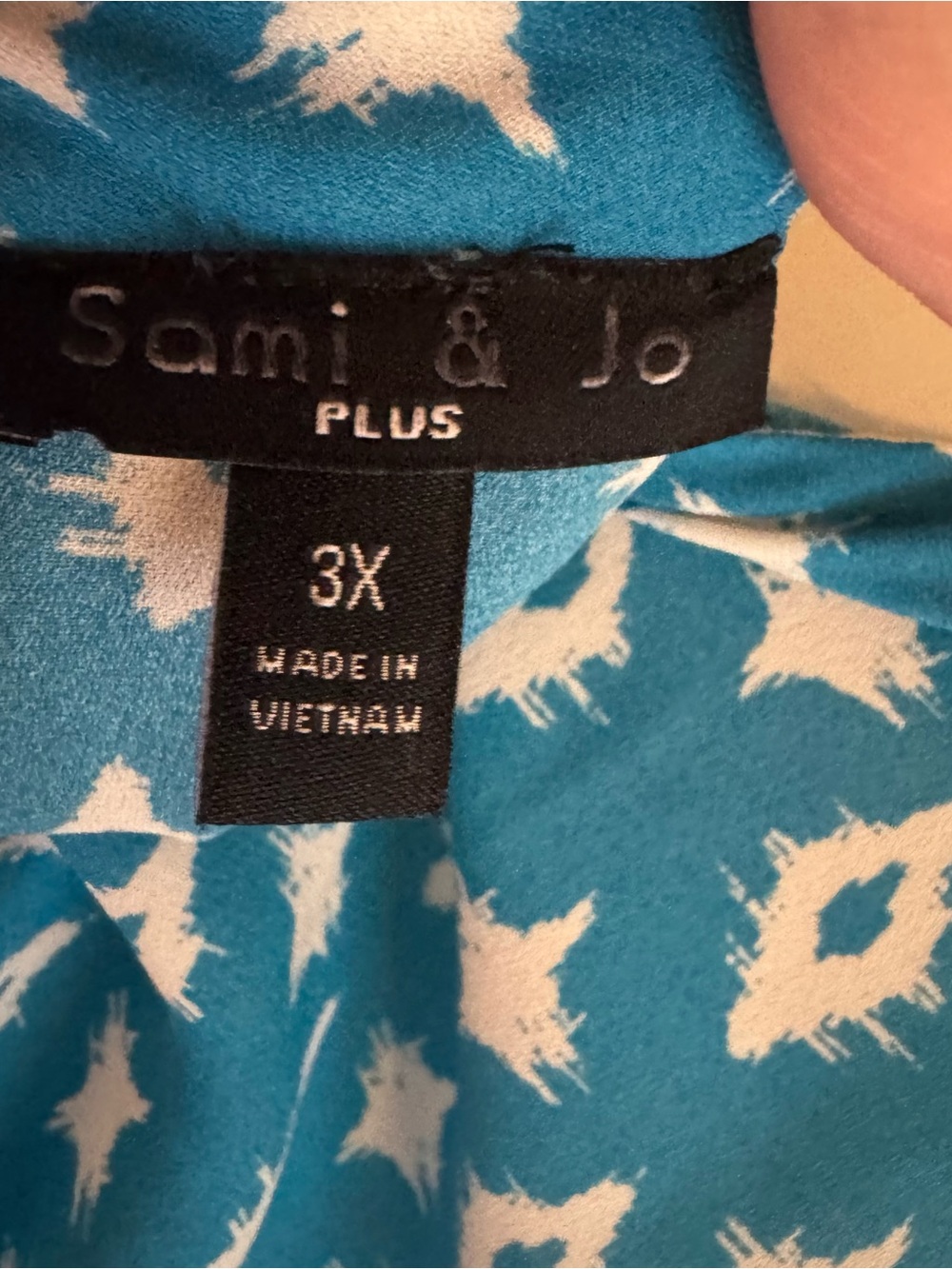 Sami & Jo Sleeveless V-Neck Top with Choker Like Detail PLUS: 2X/3X #Y - Picture 9 of 9
